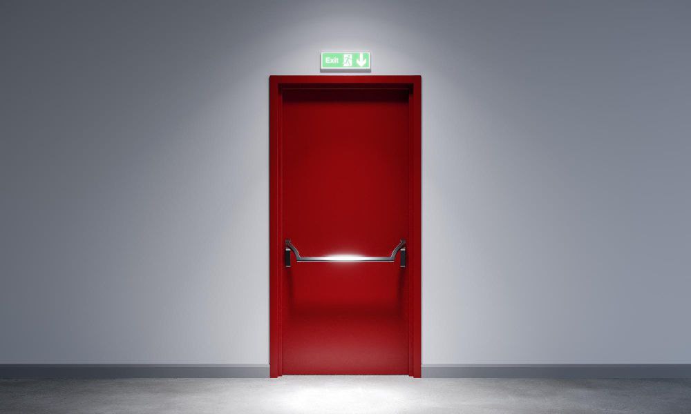 درب ضد حریق خروج اضطراری با تابلو سبز EXIT